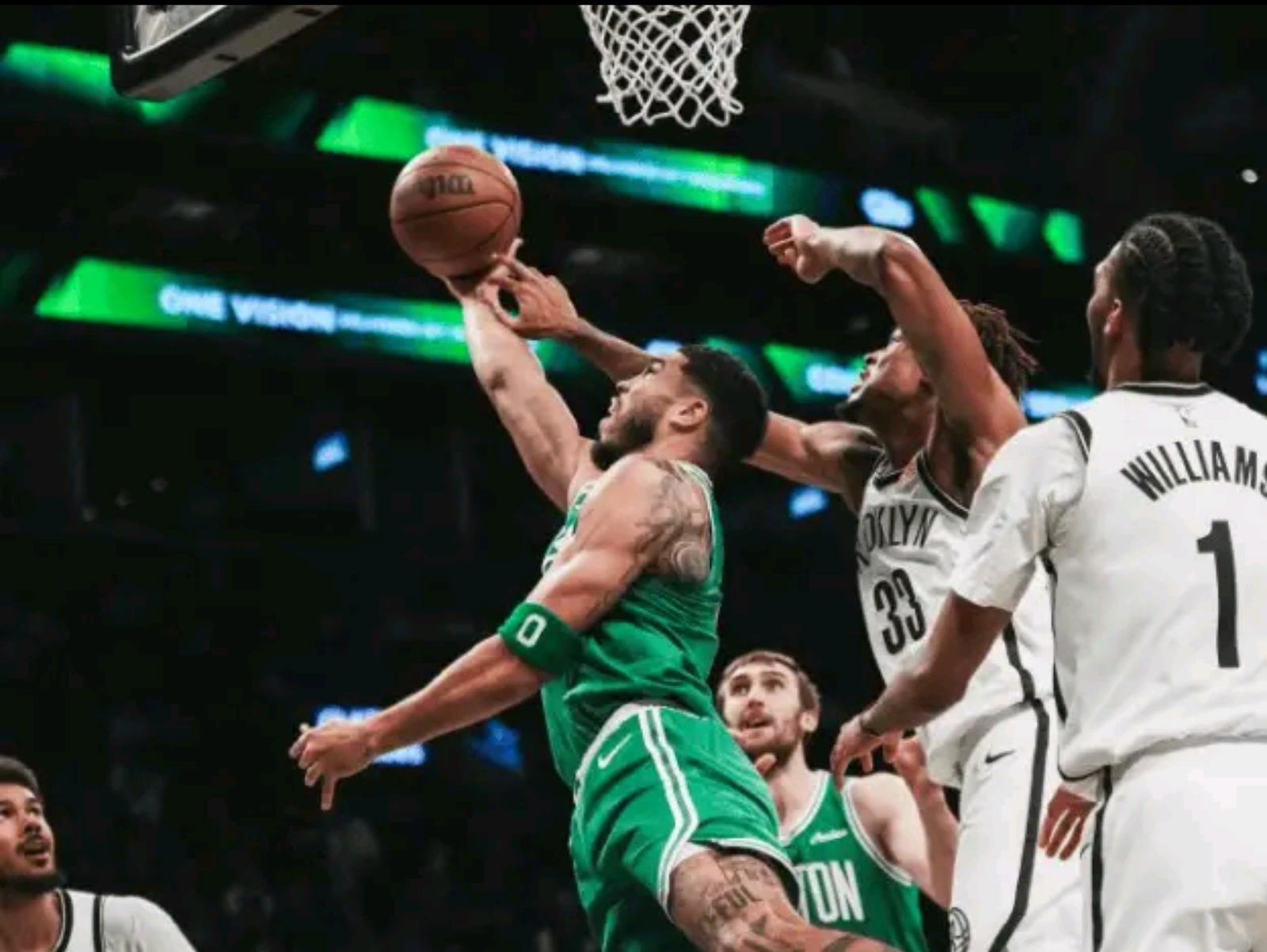 爱游戏必玩手游凯尔特人关键时刻失误不断，球队憾负对手，一种正在图片.