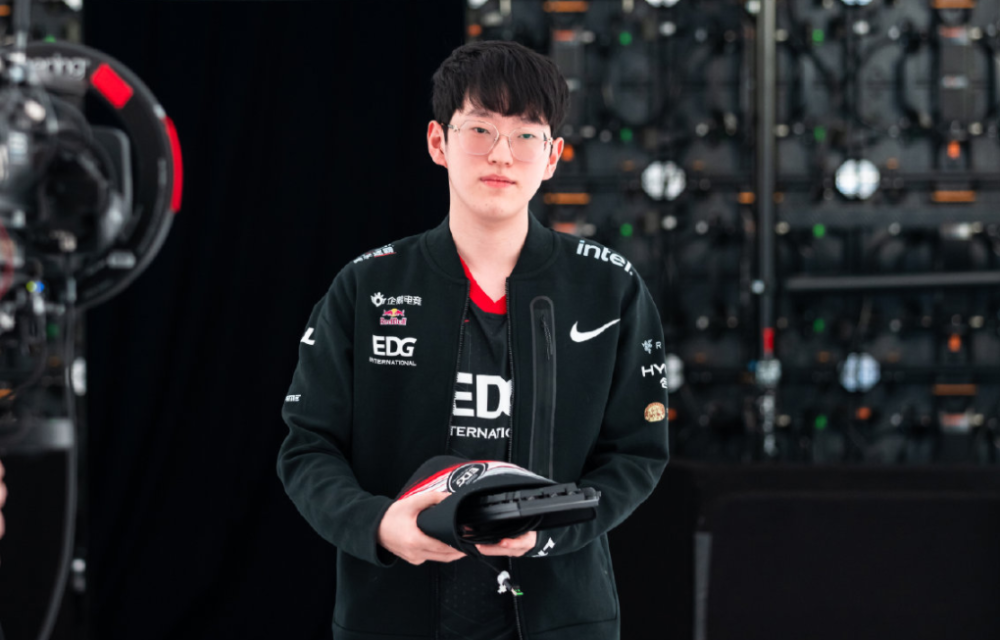 爱游戏热门游戏Scout回归赛场，战术调整首场状态亮眼，法国队观众沸腾！的简单介绍